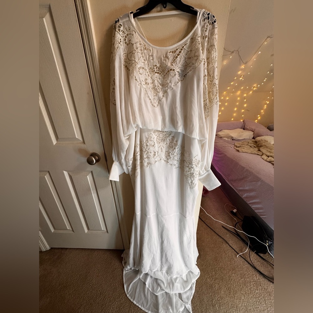 ASOS DESIGN Curve Ella blouson sleeve beaded cutwork wedding dress in cream - Picture 5 of 16